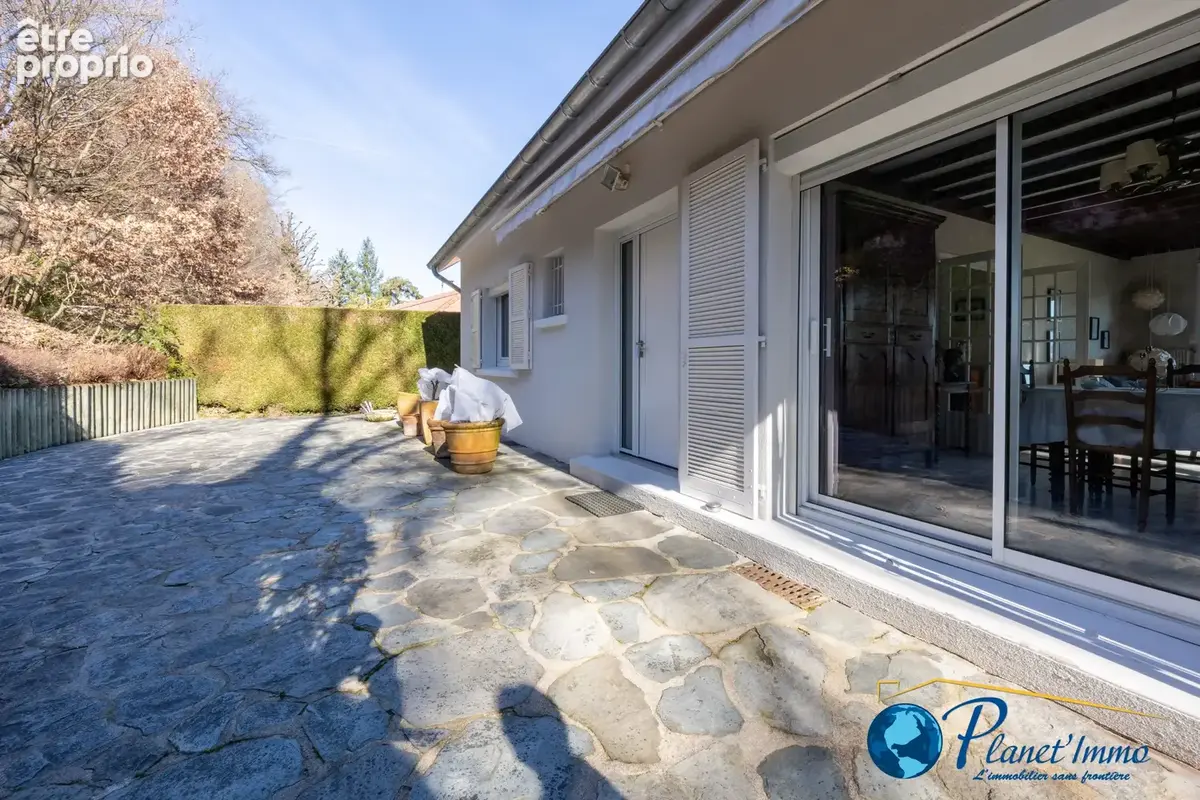 L'Étrat / Maison individuelle de 127m2 habitable + 93m2 d'annexes sur terrain de 839m2 - photo 4