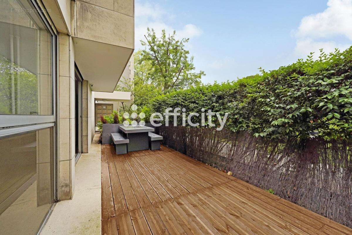 Appartement à NEUILLY-SUR-SEINE