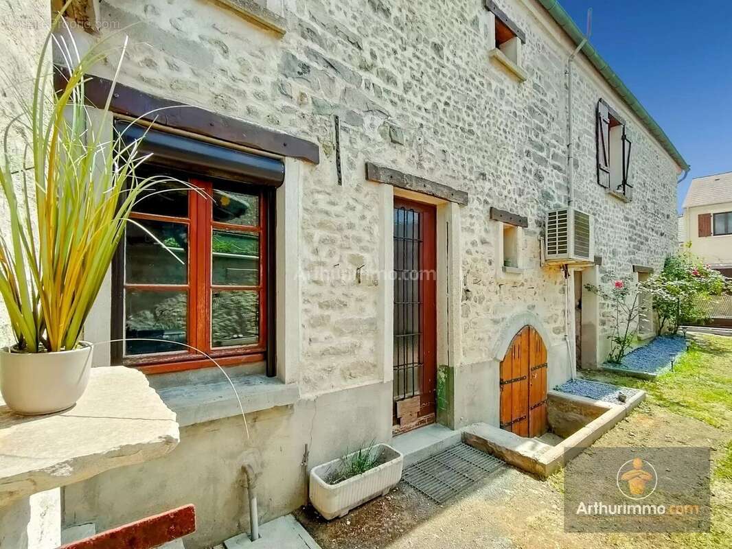 Maison à MONDEVILLE