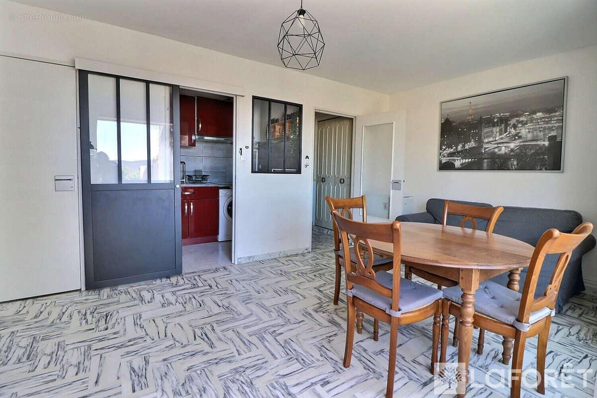 Studio meublé Hyères avec balcon- Parking privé + cave - photo 3