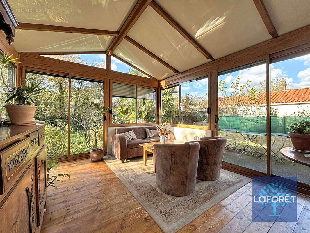 Maison à LA CHAIZE-LE-VICOMTE