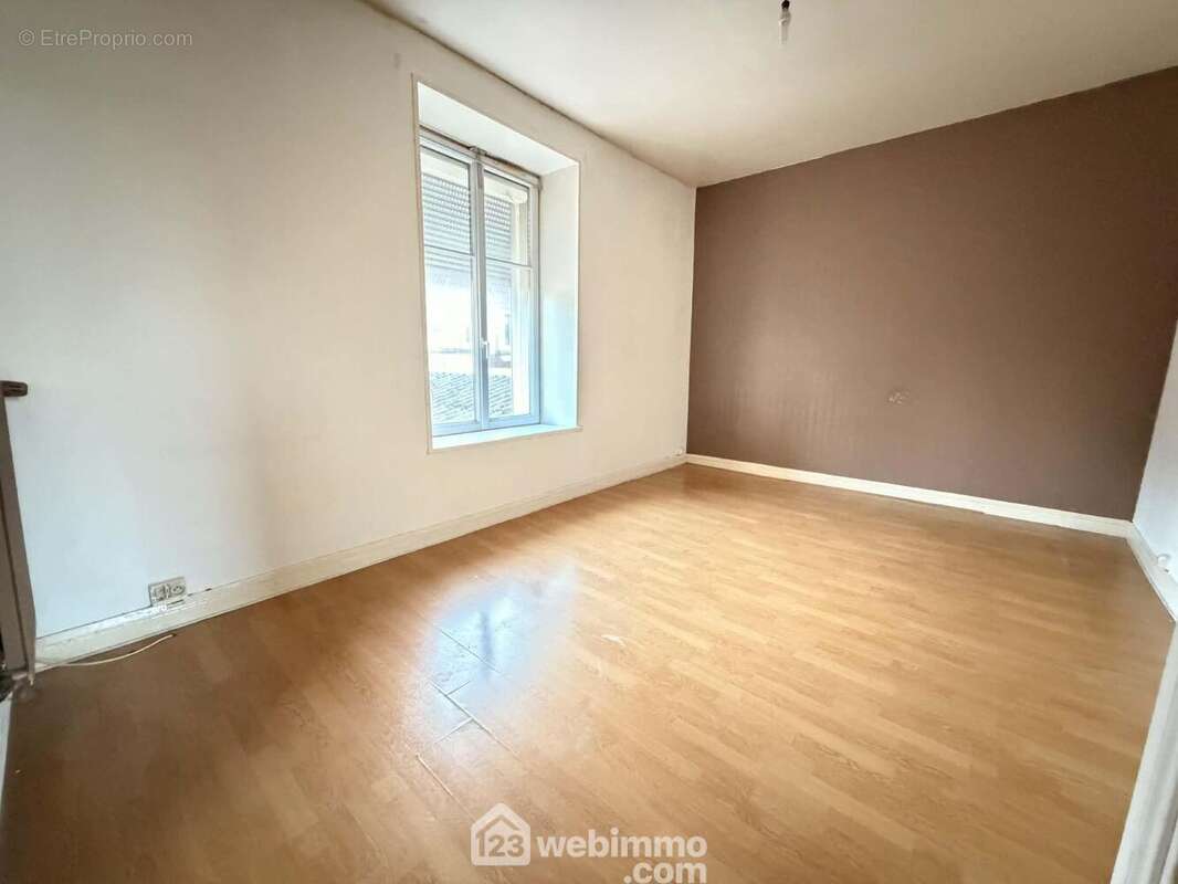 La première chambre de 15 m² - Appartement à LAON
