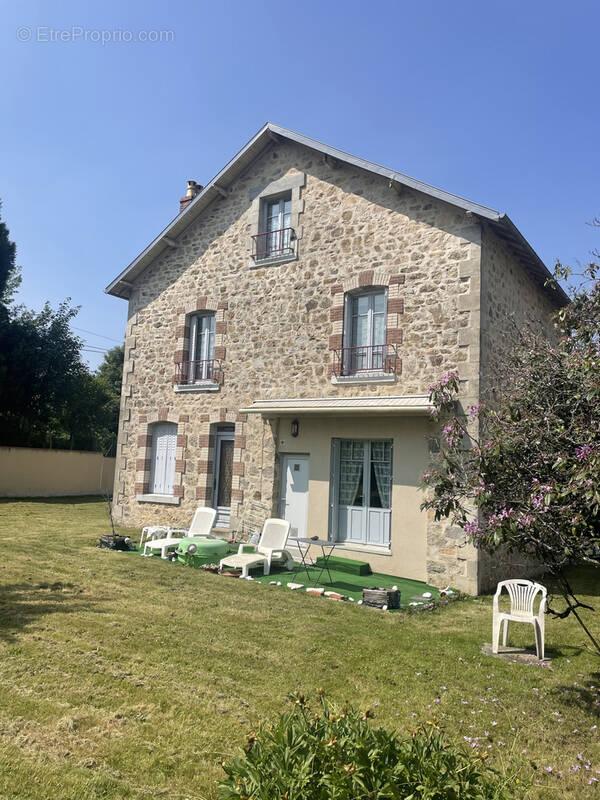 Maison à SAINT-DENIS-DES-MURS