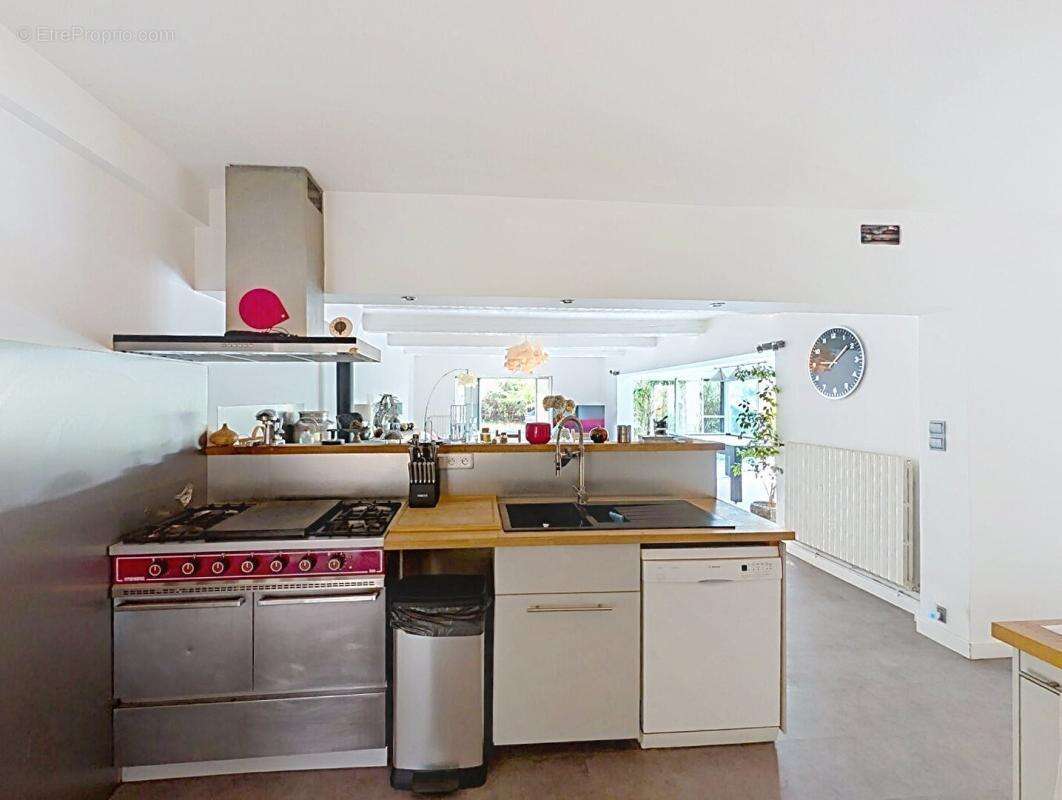 Maison 171 m² à Villecroze  - photo 8