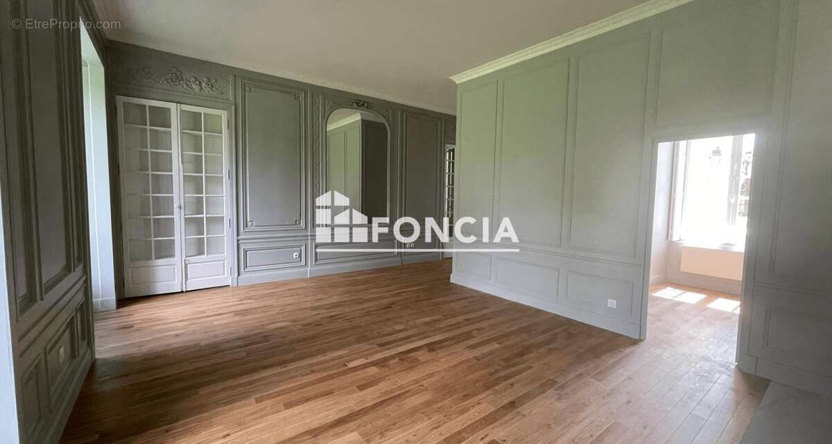 Appartement à MORIGNY-CHAMPIGNY