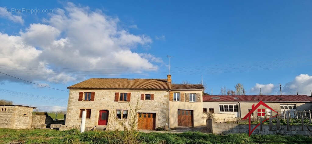 Maison à LANEUVELLE