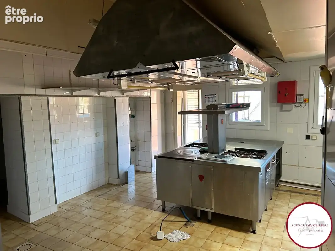 Ancien commerce avec appartement 650 m² - CHATEAUMEILLANT - photo 8
