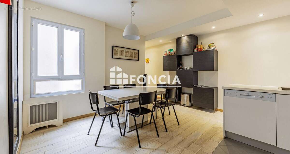 Appartement à PARIS-15E