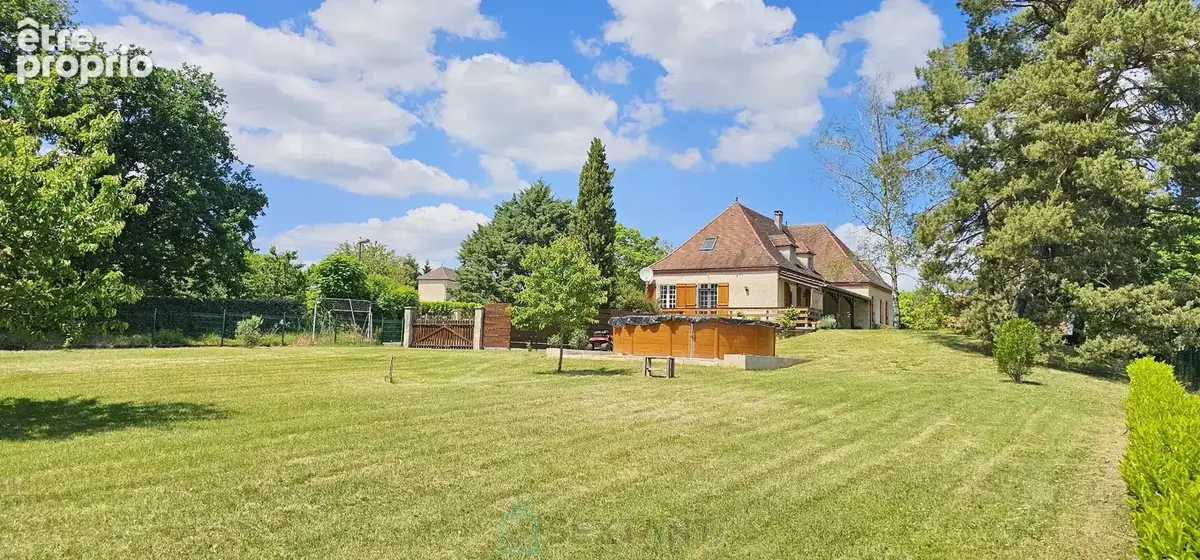 Maison 304 m² à Gourdon  - photo 3