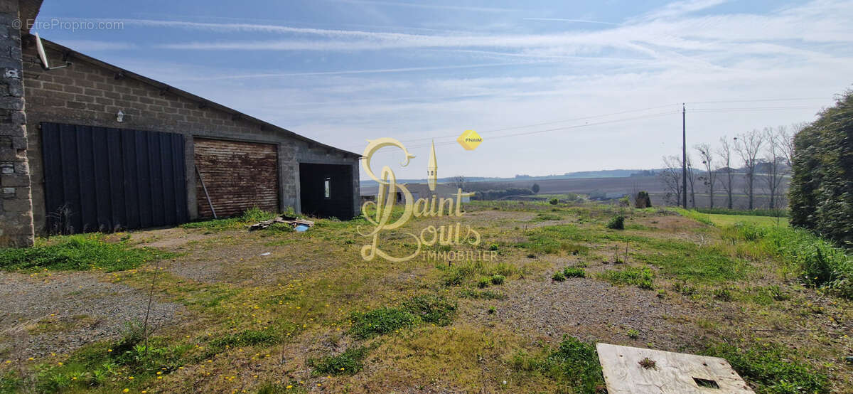 Parking à MARIGNY-MARMANDE