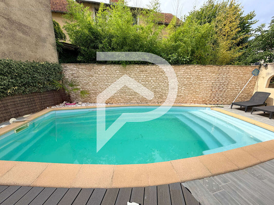 Maison de Ville avec garage et piscine à PÉRIGUEUX - photo 2