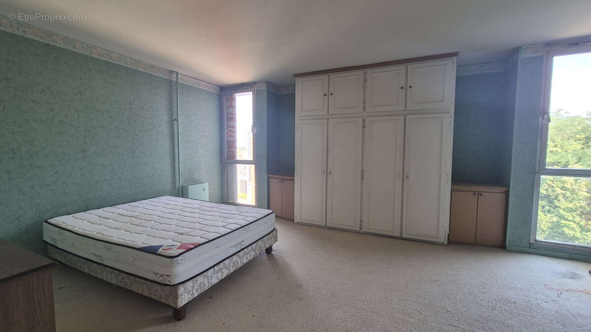 À Sucy-En-Brie, grand appartement avec terrasse balcon à acheter - photo 5