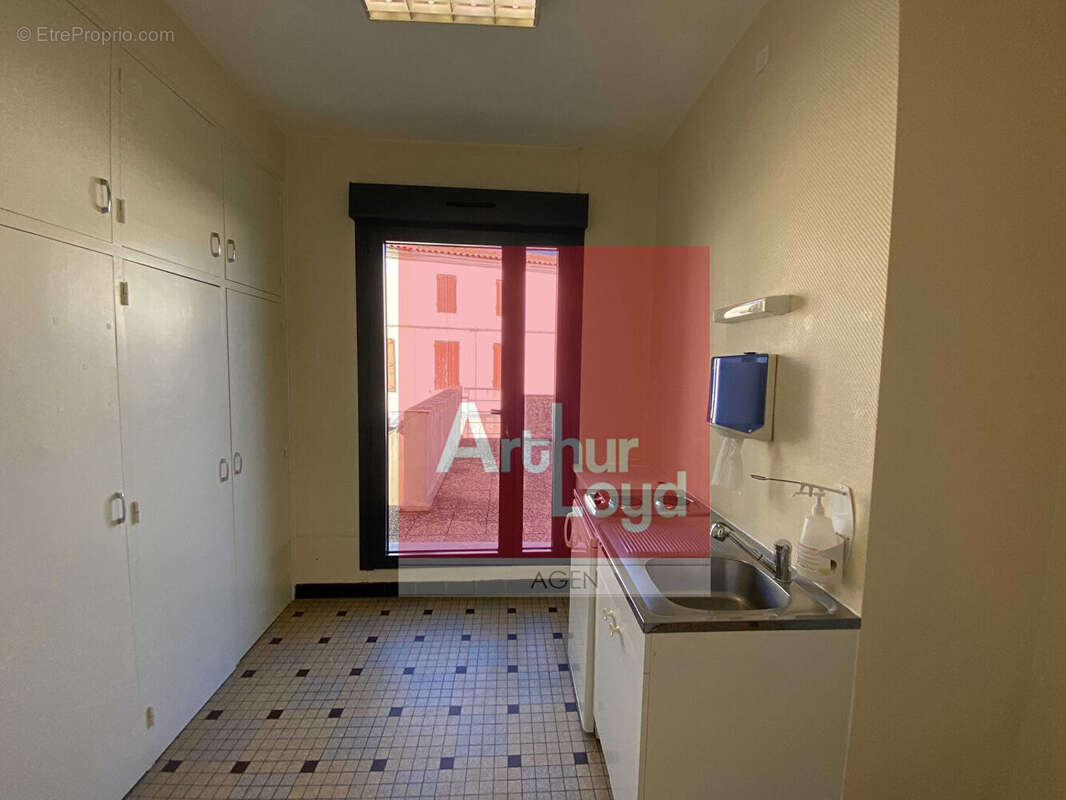 Commerce 330 m² à Sainte-Livrade-Sur-Lot  - photo 7