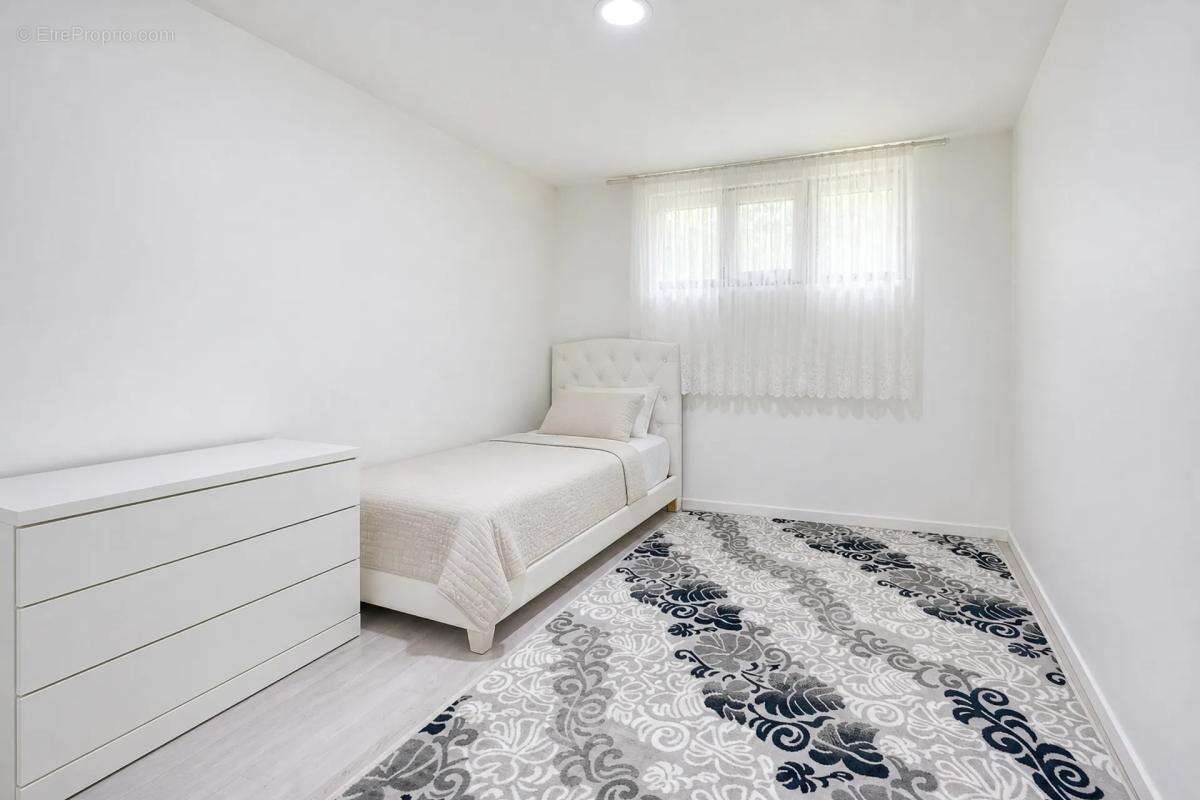 T4 familial 92 m² avec piscine - Marseille 13e - photo 7