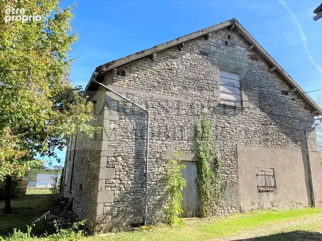 Ancien corps de ferme avec nombreux bâtiments sur 2 ha de terrain, avec belles vues sur la campagne environnan - photo 28