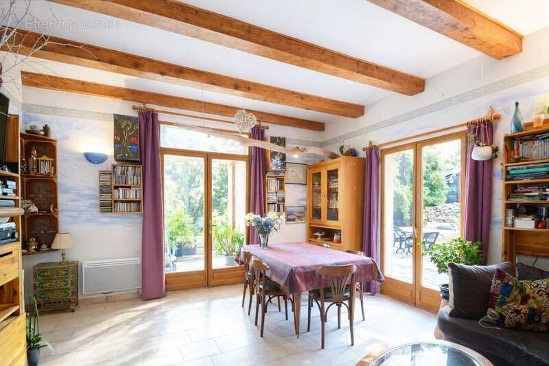 Maison à VENTABREN