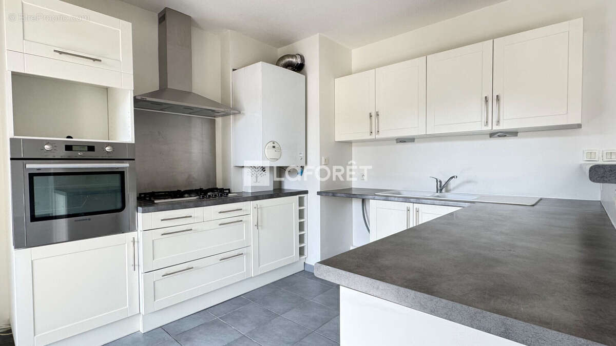Appartement à L'ARBRESLE