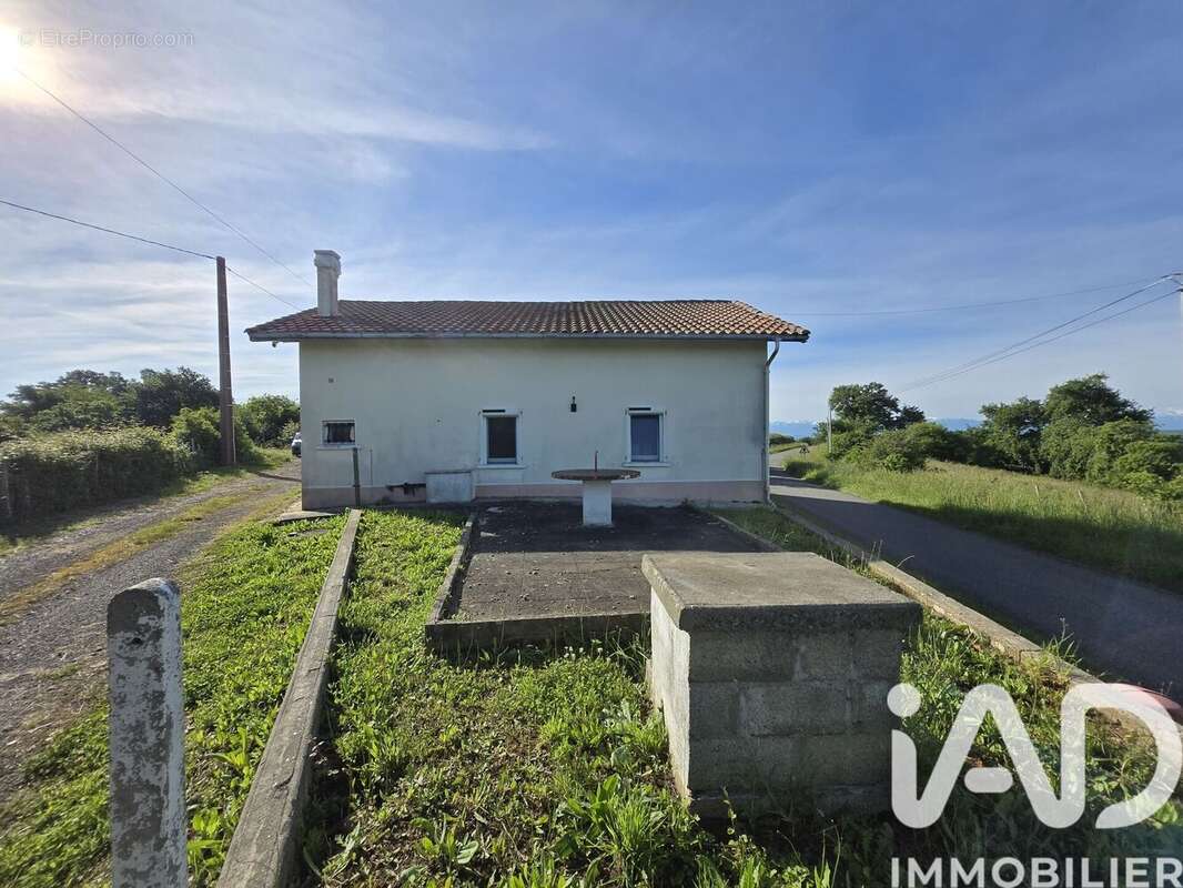 Maison 92 m² à Garos  - photo 7