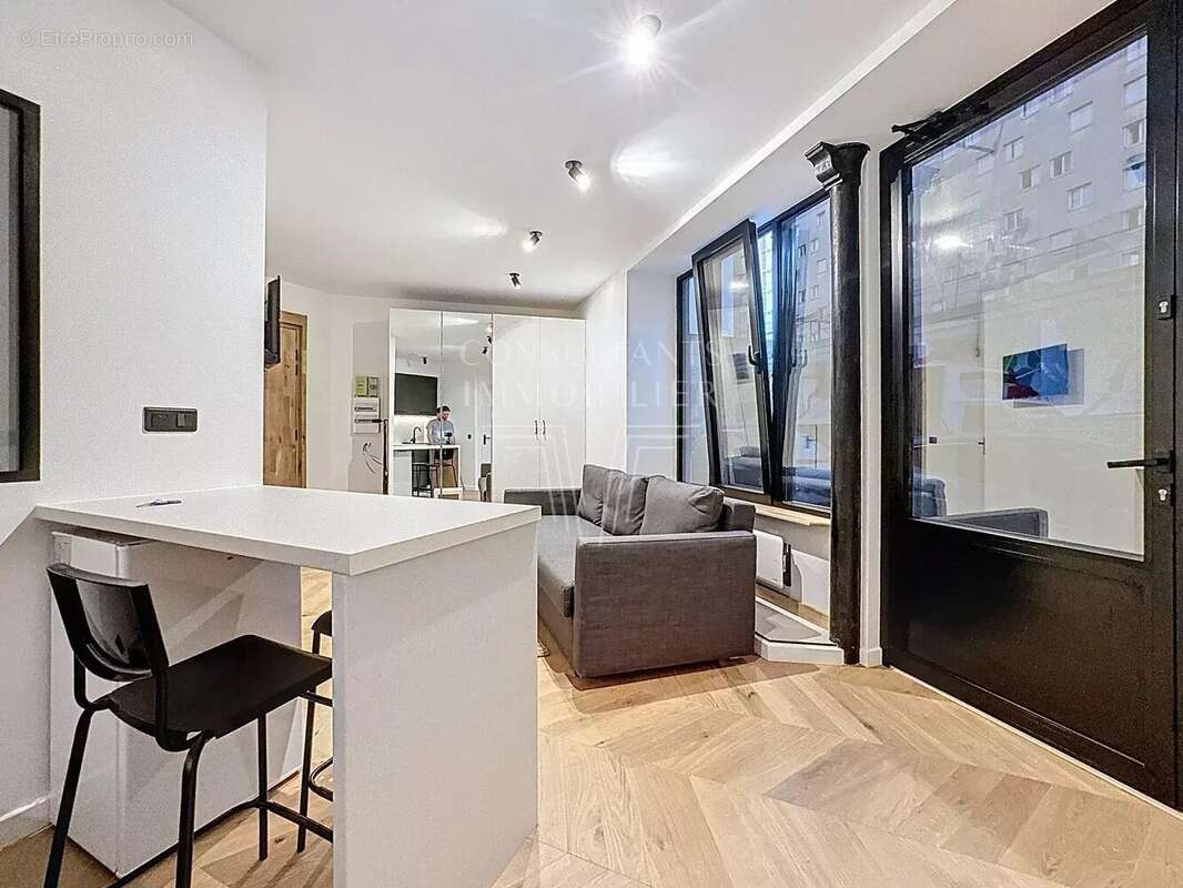 Appartement à PARIS-17E