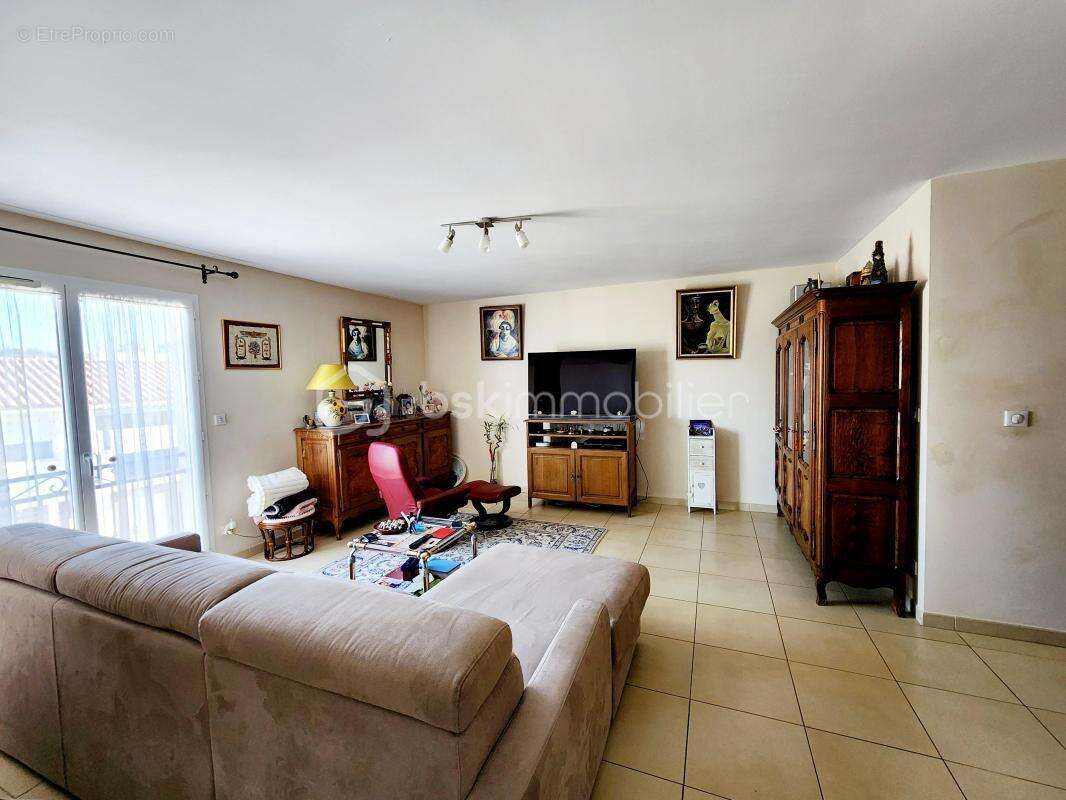 Appartement à LE PUY-SAINTE-REPARADE