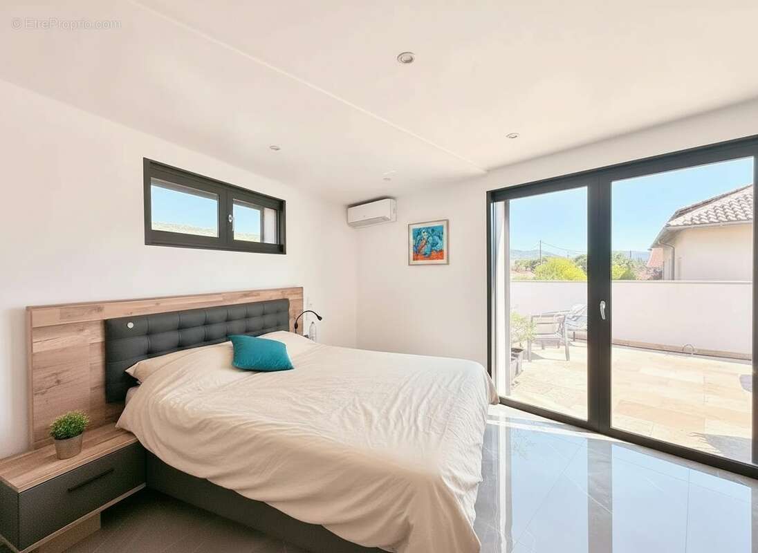 Maison à LE MUY