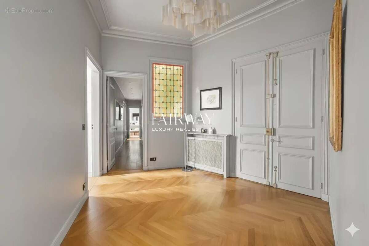 Appartement à PARIS-17E