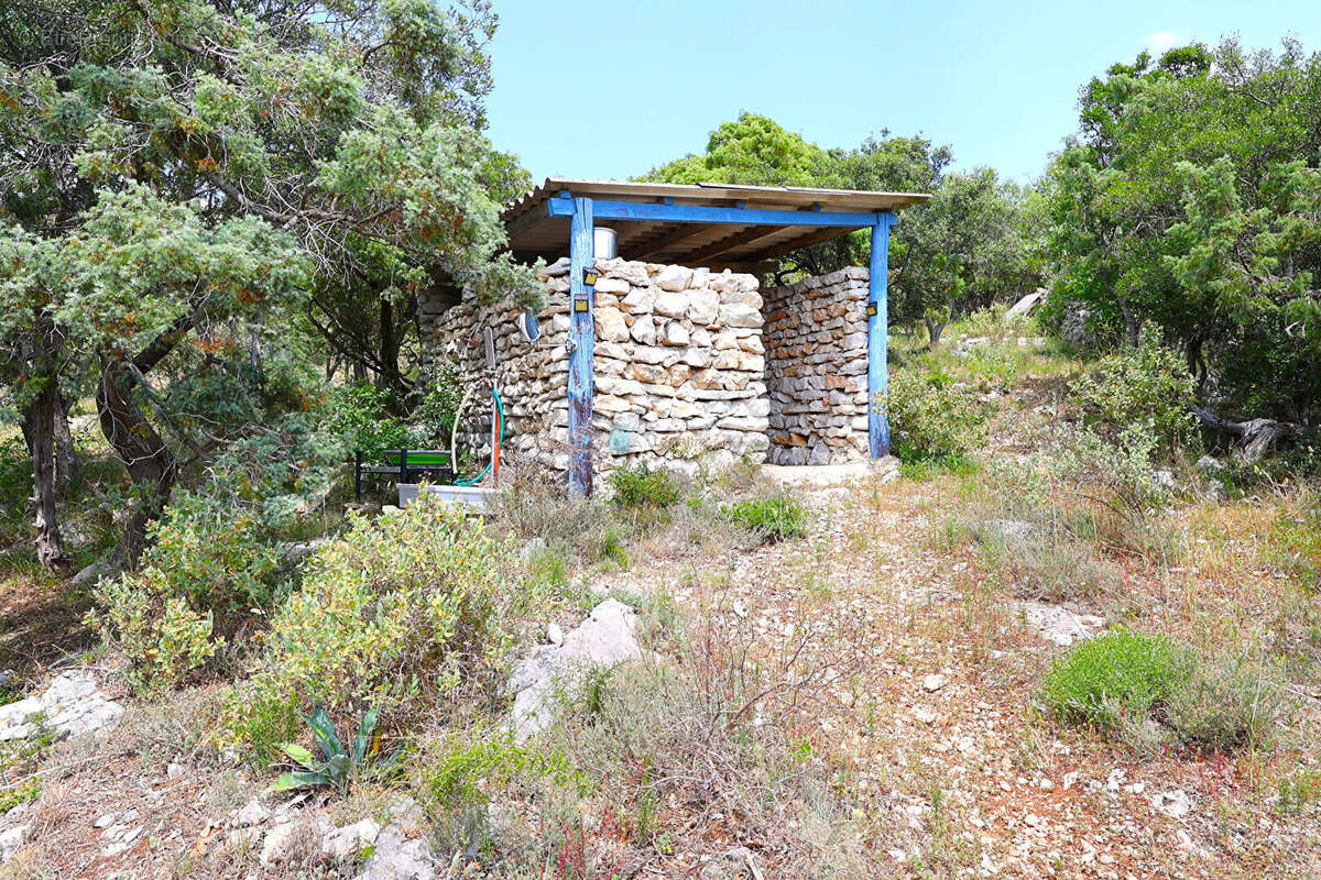 Maison 135 m² avec 2 mazets en pierre et bassin aperçu mer - photo 18