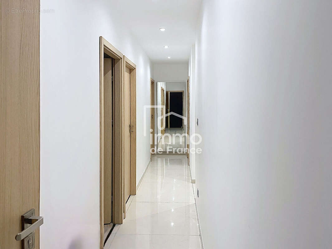Maison plain pied Peronnas 5 pièce(s) 136 m2 - photo 6