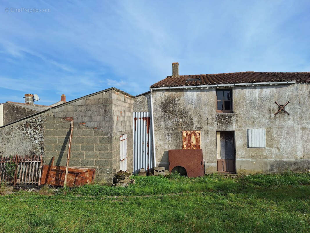 Jolie maison en pierre à rénover - photo 8