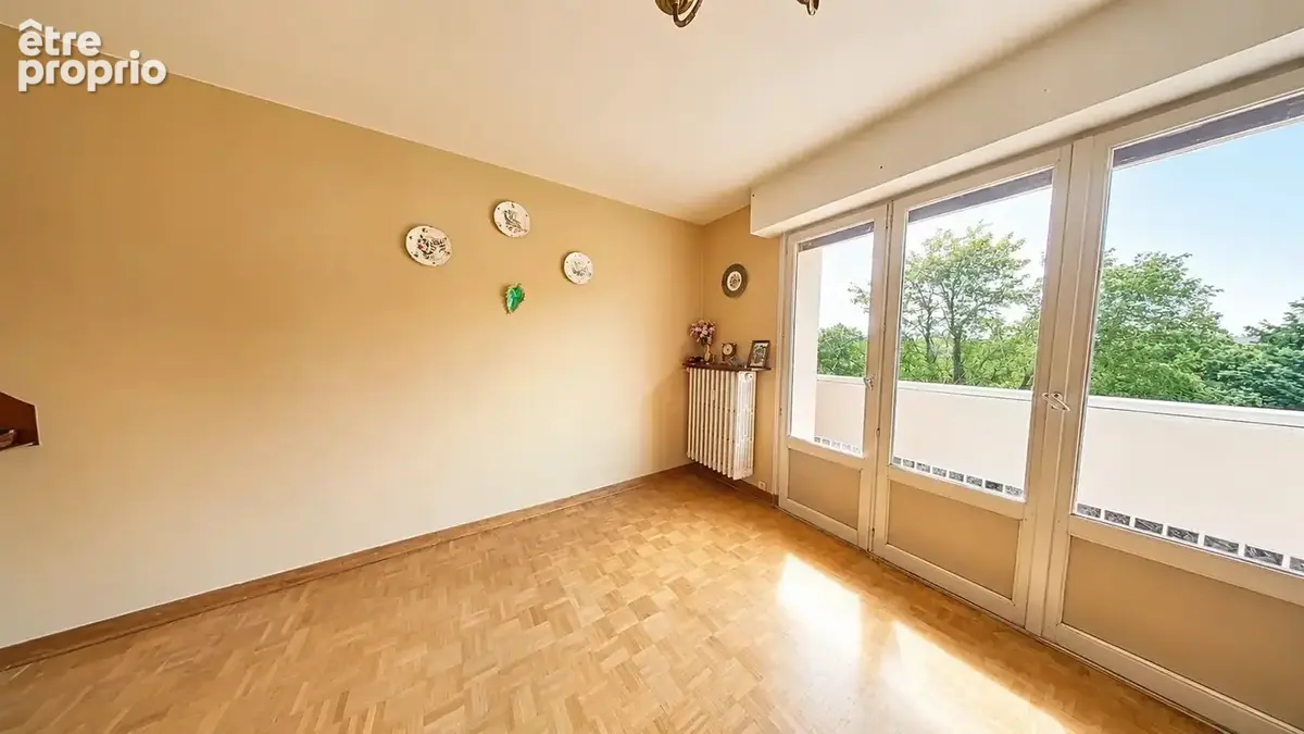 Appartement F3 proximité centre Nevers balcon vue panoramique garage + cave , - photo 3