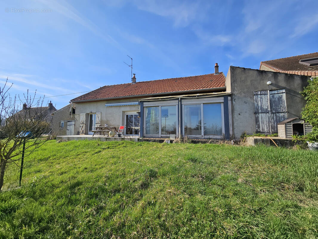 Maison à BRAGNY-SUR-SAONE