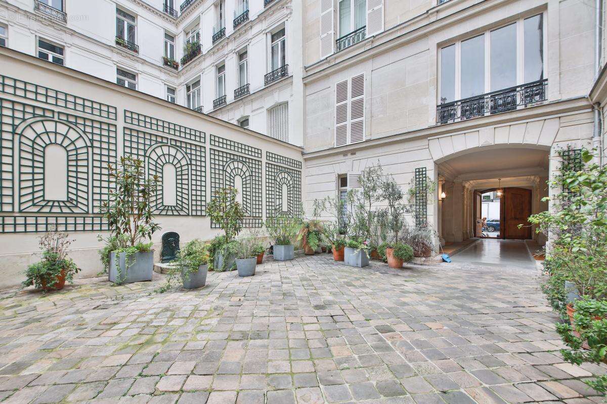 Appartement à PARIS-7E