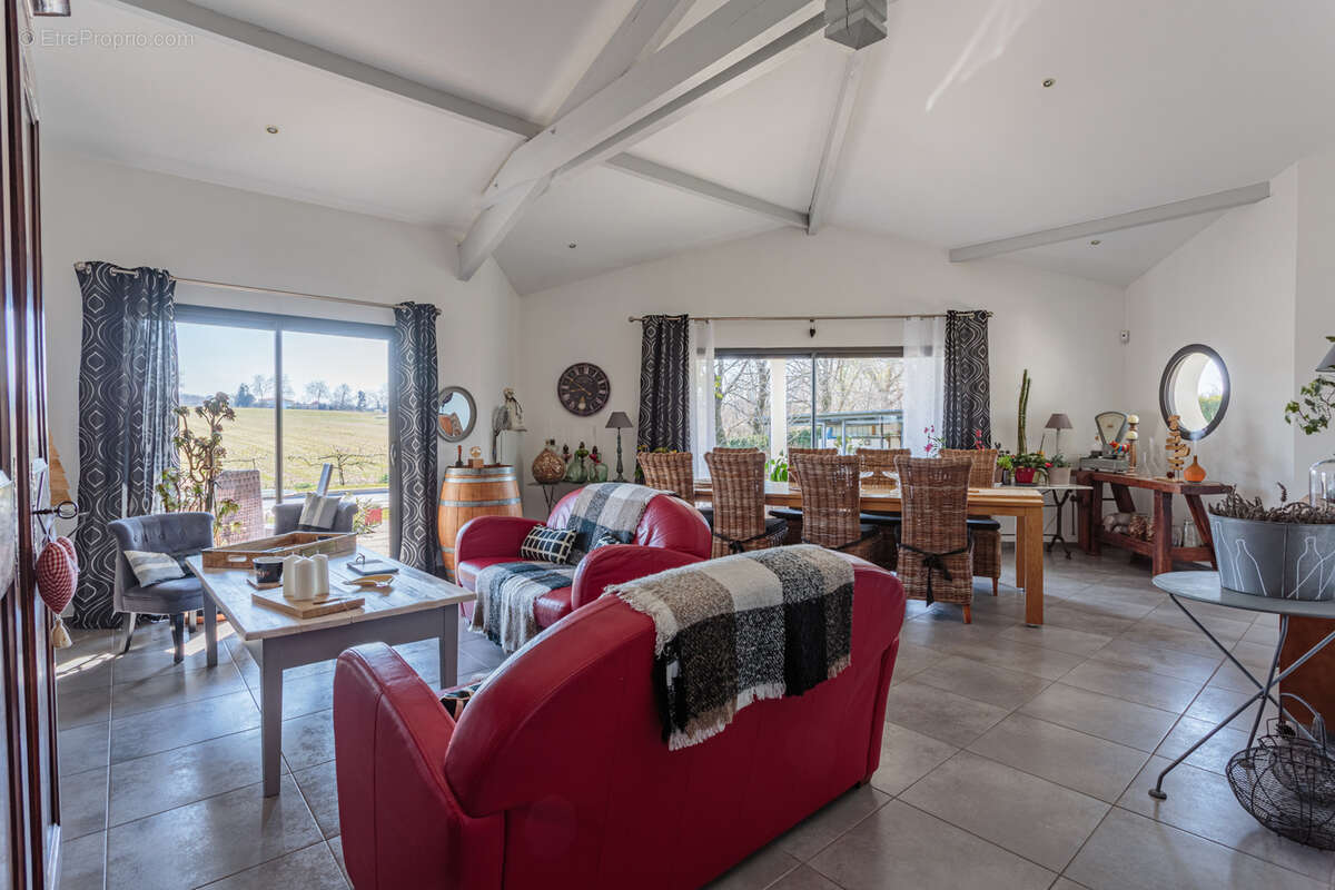 Maison à SAINT-MARTIN-DE-SEIGNANX