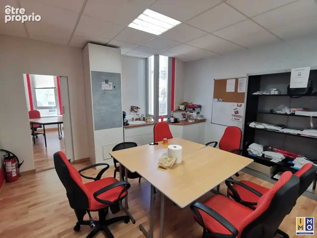 Commerce 171 m² à Bourges  - photo 4