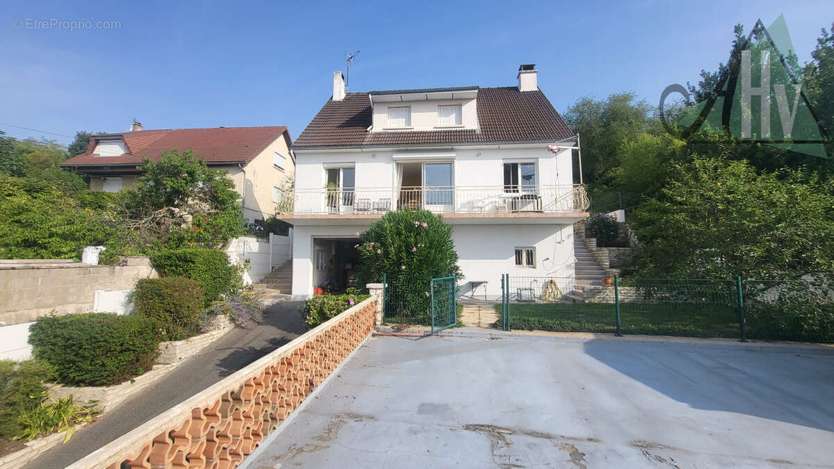 Maison à MONTEREAU-FAULT-YONNE
