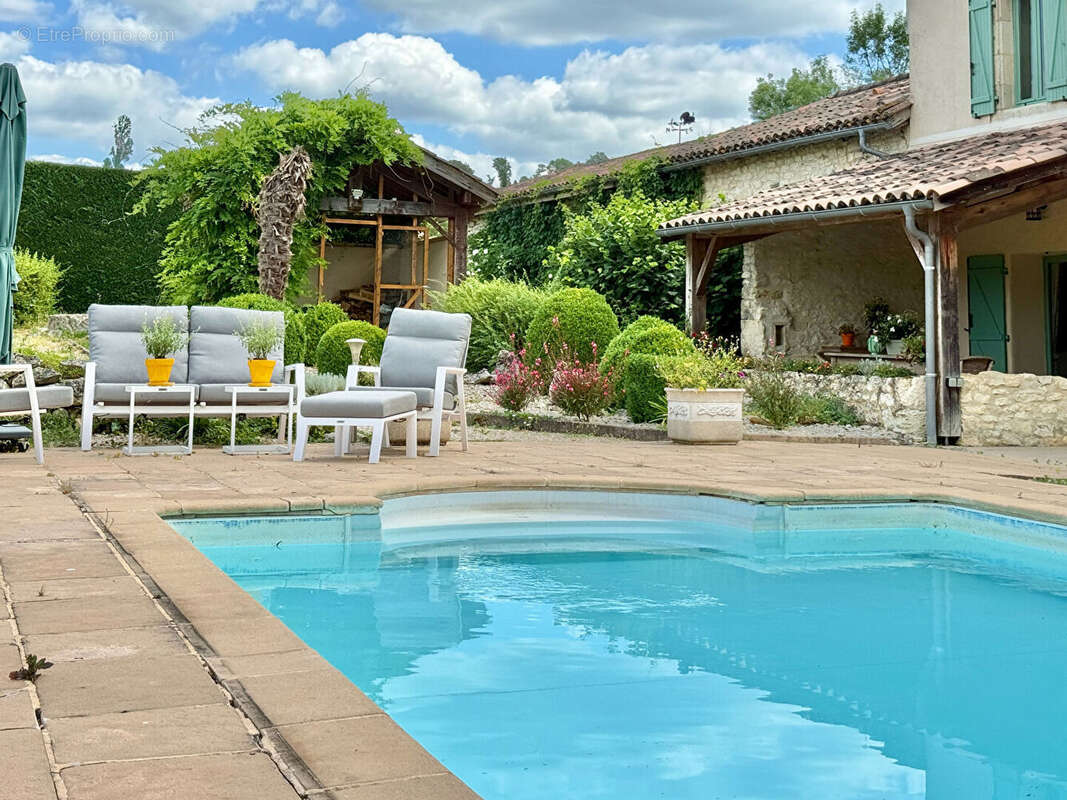 TARN ET GARONNE-PUYLAROQUE -  Maison de campagne  rénovée,3 chambres, avec piscine,et dependance - photo 17