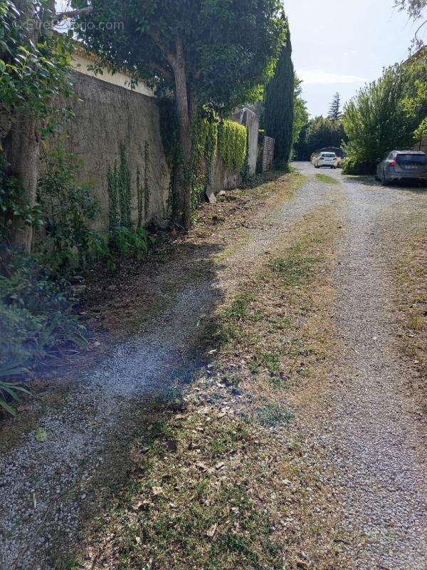 Maison à ENTRAIGUES-SUR-LA-SORGUE