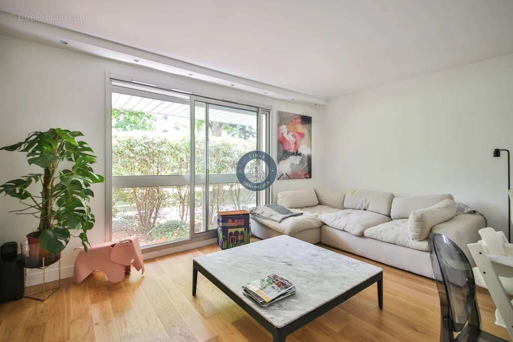 Appartement à NEUILLY-SUR-SEINE