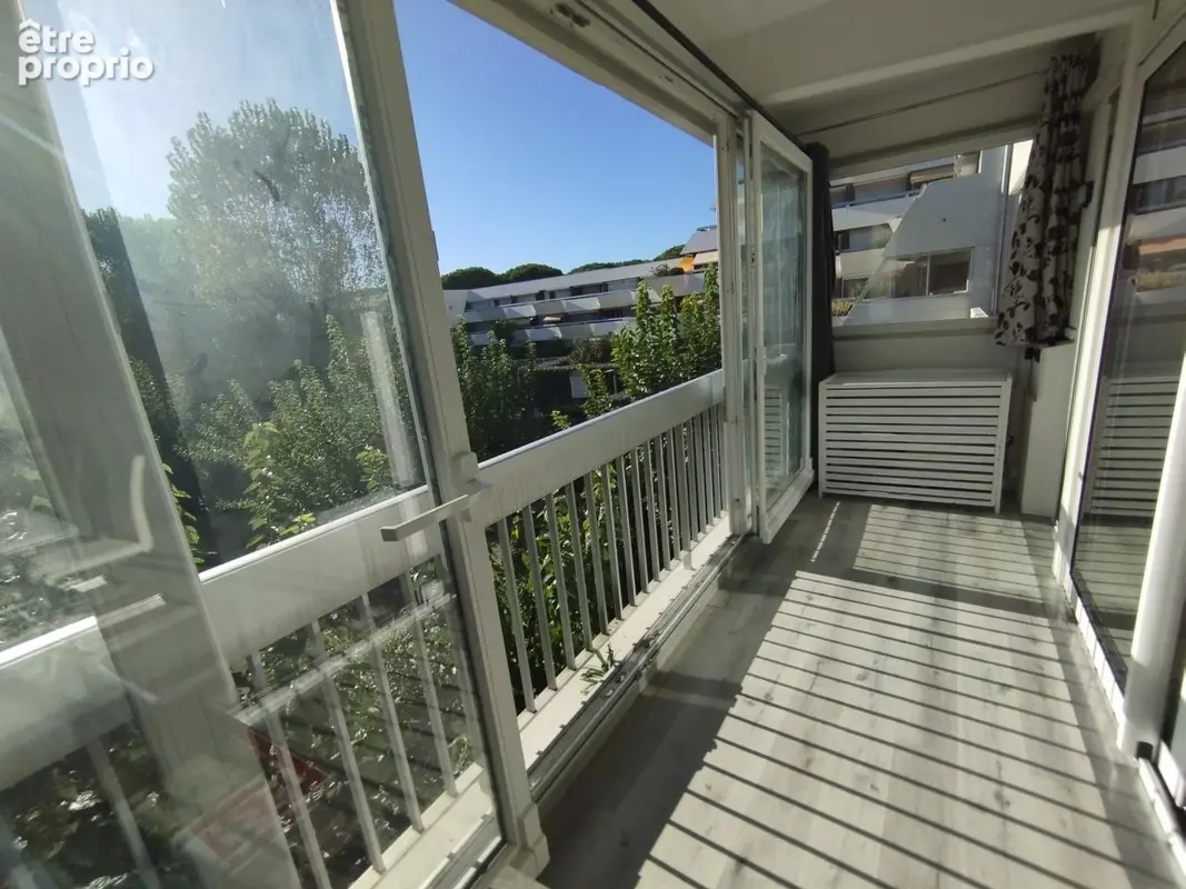 Appartement 2 pièces avec beaux volumes. - photo 2