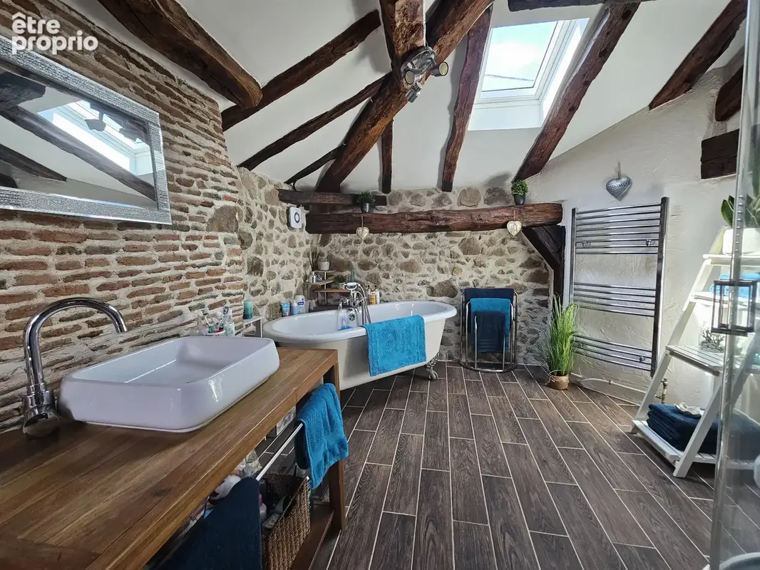 Propriété de caractère avec plus d'un hectare de terrain – Une opportunité de style de vie rare - photo 8