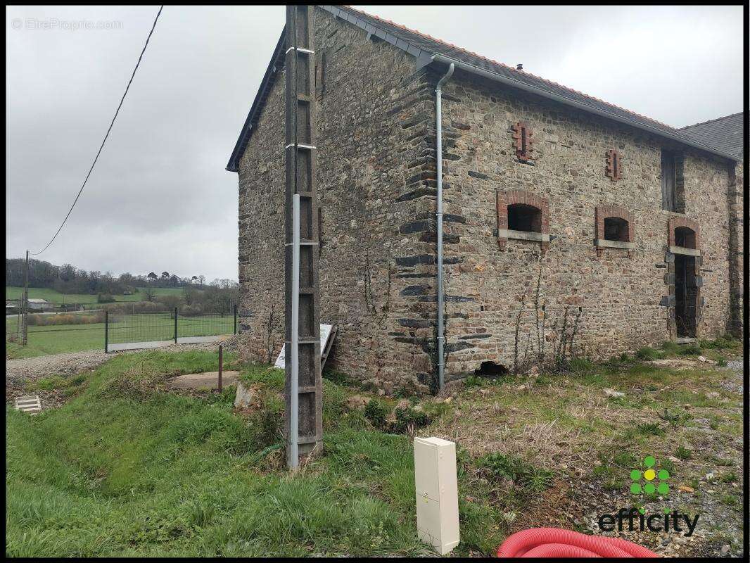 Maison à MONTREUIL-SOUS-PEROUSE