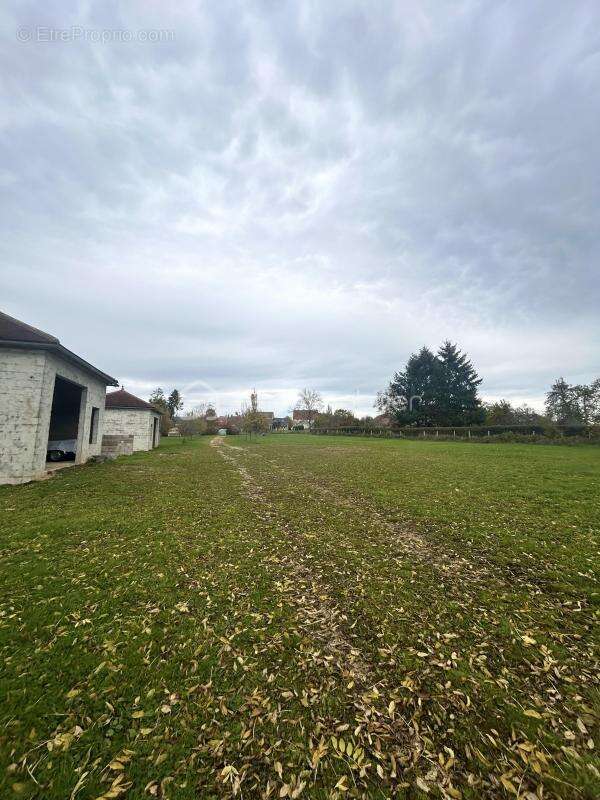 Terrain à SAINT-LEGER-VAUBAN