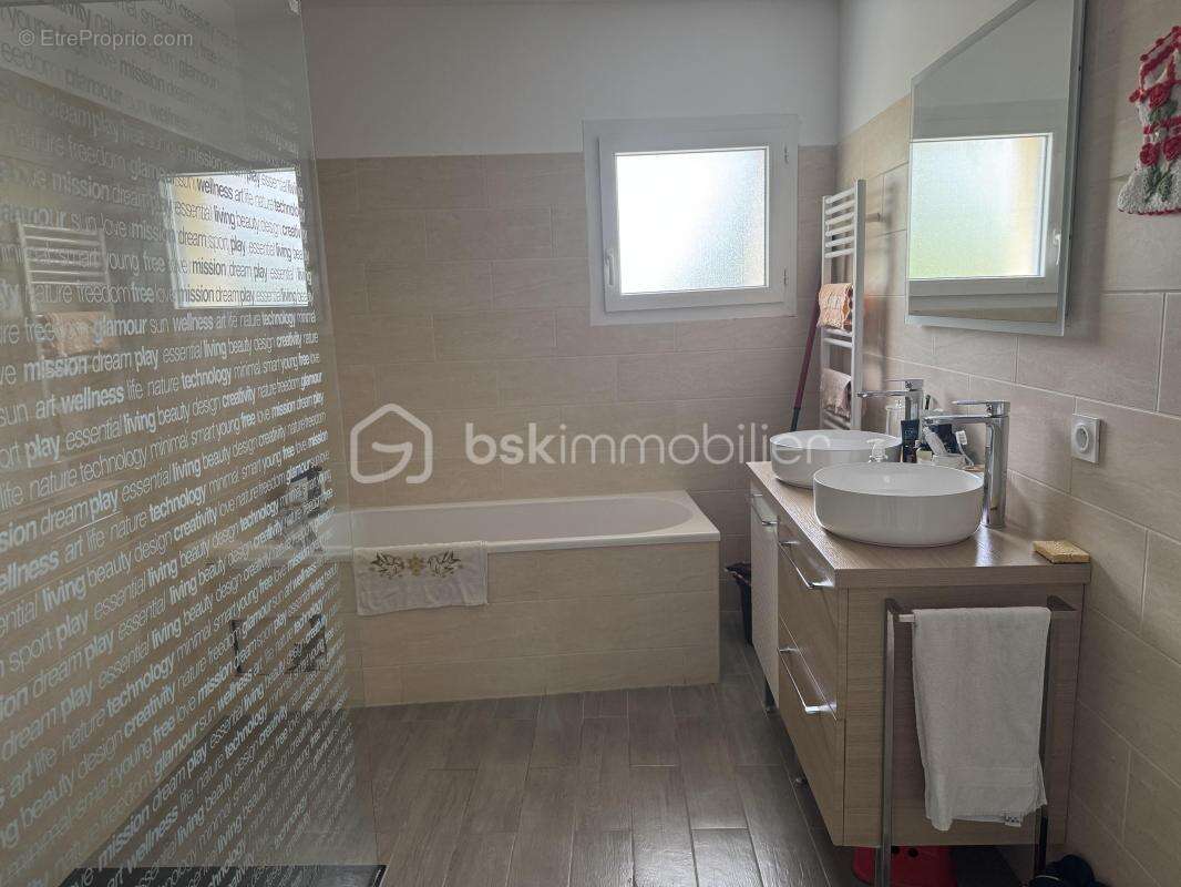 Maison 104 m² à Arveyres  - photo 9