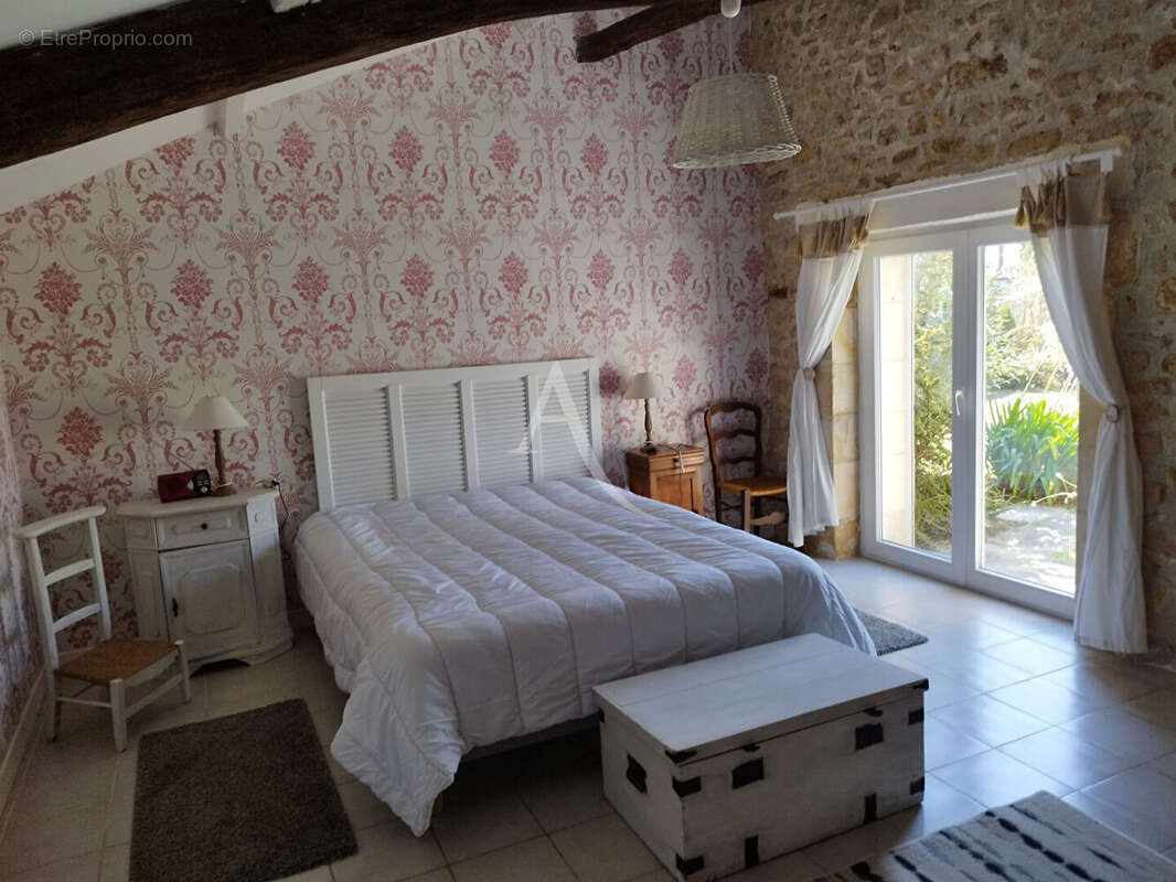 Charentaise de plain pied 4 chambres avec piscine. - photo 10