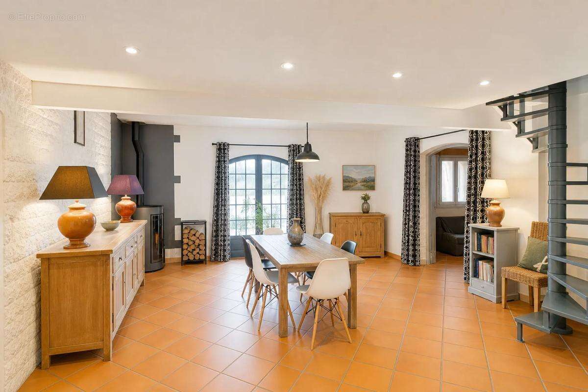 Maison à LE TEMPLE
