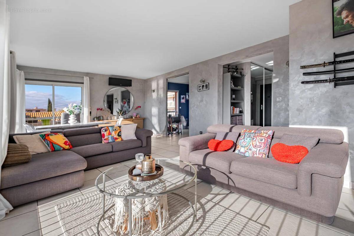 Appartement à SAINT-LAURENT-DU-VAR