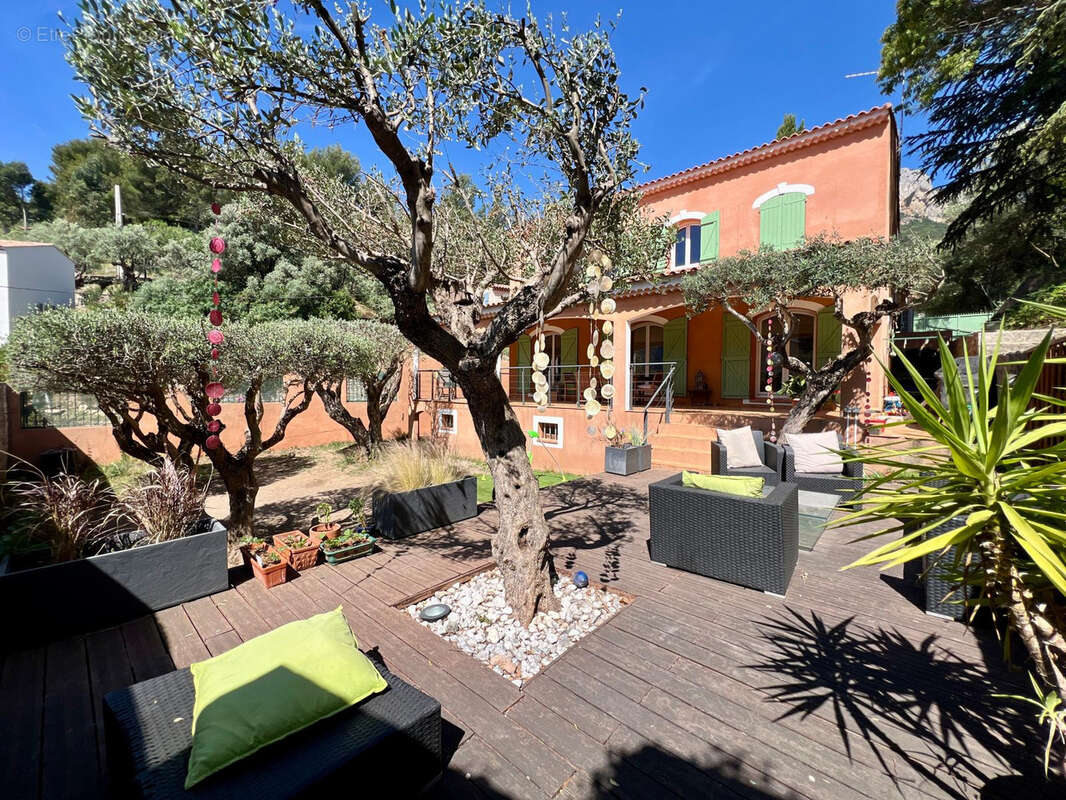 Maison à LE REVEST-LES-EAUX