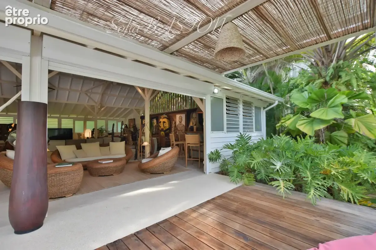 Superbe villa de 345 m² habitables avec piscine et annexes - terrain plat de 2 207 m², à vendre 5/6 pièces LE DIAMANT (972) - photo 5
