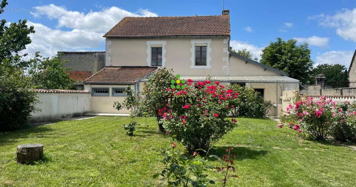 Maison à AIGRE