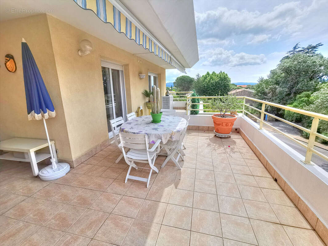 Appartement à SOLLIES-PONT